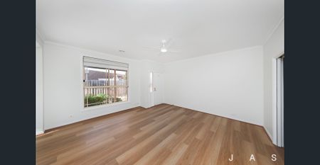 Bright, Spacious & Perfectly Positioned - Photo 2