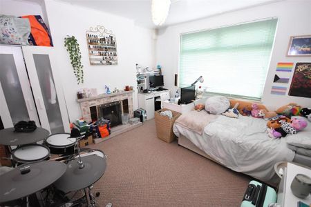 4 bedroom property to rent - Photo 4