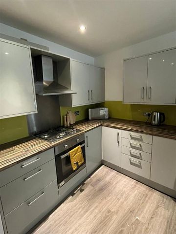 9 bedroom private hall to rent - Photo 4