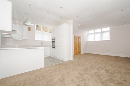 2 bedroom mews to rent - Photo 3