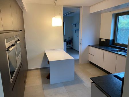 Recent (2013) ruim gelijkvloers appartement met tuin en terras, ideaal gelegen in een rustige straat vlakbij het centrum van Kortenberg. - Photo 4