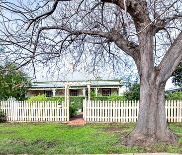 Cozy 3-Bedroom Home in South Dubbo - Photo 3