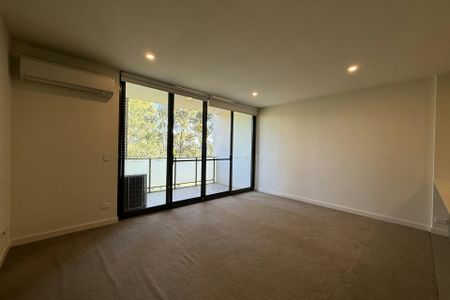MODERN TWO BEDROOM APARTMENT - Photo 5