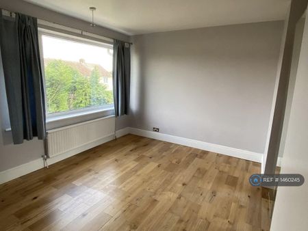 3 bedroom semi-detached house to rent - Photo 2