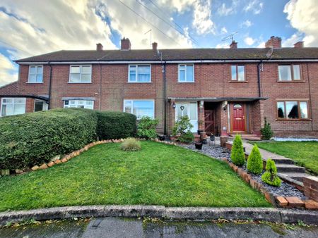 3 bedroom mid terrace to let - Photo 3