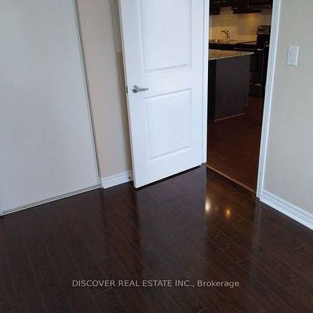 Burnhamthorpe / Confederation Beautiful 1Bdrm New Laminated Flooring - Photo 4