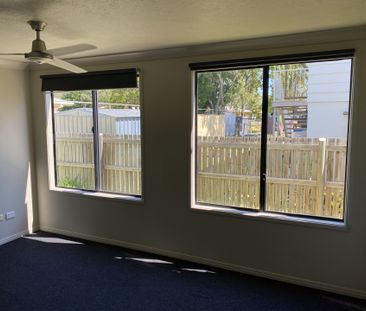 Spacious Family Home in Middlemount - Photo 6