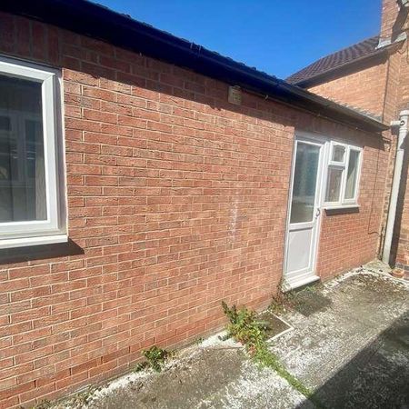 Arnesby Road - Bedroom House, NG7 - Photo 3