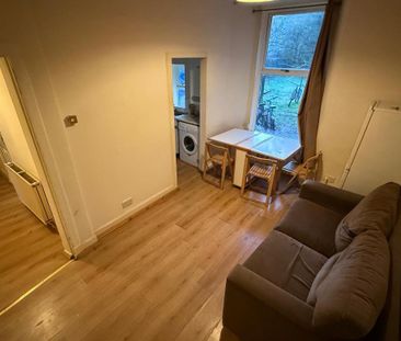 2 bedroom flat to rent - Photo 2