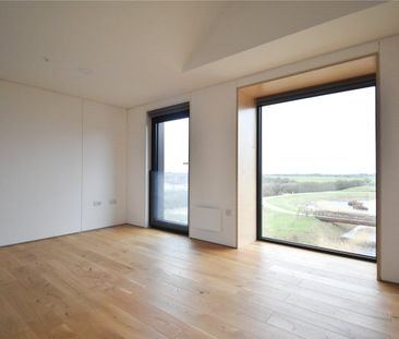 Well presented 3 bedroom semi-detached house situated within the gr... - Photo 4