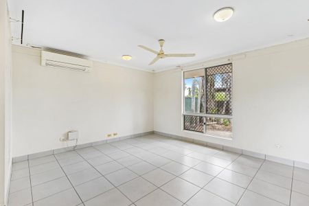 SPACIOUS HOME WITH LARGE FENCED YARD – CONVENIENT LOCATION! - Photo 5