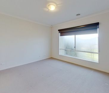 SPACIOUS & WELL ESTABLISHED FAMILY HOME - Photo 3