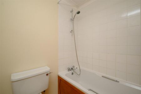 2 bedroom semi-detached house to rent - Photo 5