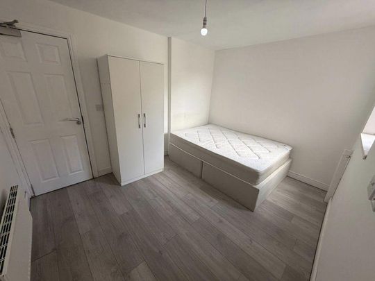 6 bedroom house to rent - Photo 1