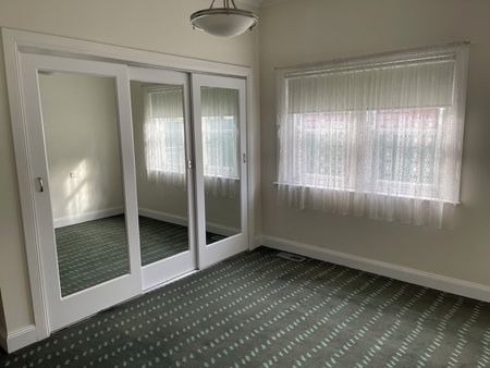 BEAUTIFUL HOME MINUTES FROM BALLARAT CBD - Photo 5