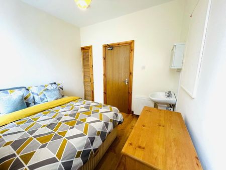 Eblana Street, Room 4, BT71LD, Belfast - Photo 2