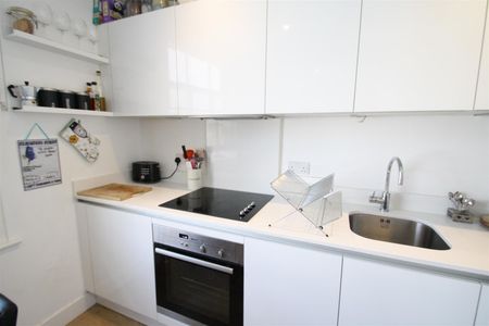 Ripon Court, London - Photo 4