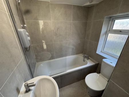 3 bedroom property to rent - Photo 3