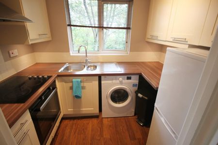 1 bedroom Flat To Let - Photo 4