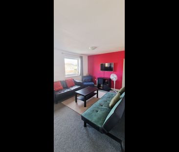 Room in a Shared Flat, Amersham Road Caversham, RG4 - Photo 1
