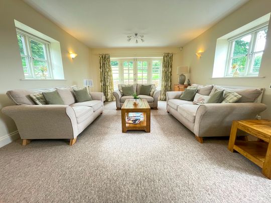 Four Bedroom Family Home Set In up to 2 Acres of Garden for Rent in Ingoldisthorpe - Photo 1