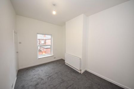2 bed House - Mid Terrace for Rent - Photo 2
