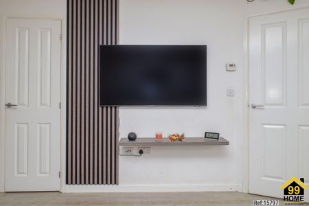 3 bed Semi-detached in Over court Gardens , Patchway, Bristol, BS34 5UW - Photo 2