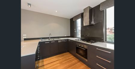 Open: Thurs 6TH NOV 4:50PM - 5:05PM - Photo 3