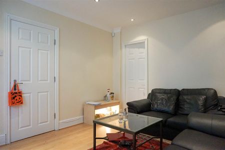 39 Shire Oak Road, Headingley, Leeds, LS6 2DB - Photo 5