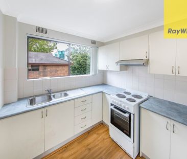 Peaceful & Private Two-Bedroom Unit in a Leafy Setting - Photo 3