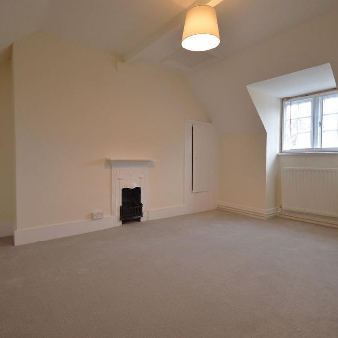 3 bedroom end of terrace house to rent - Photo 1