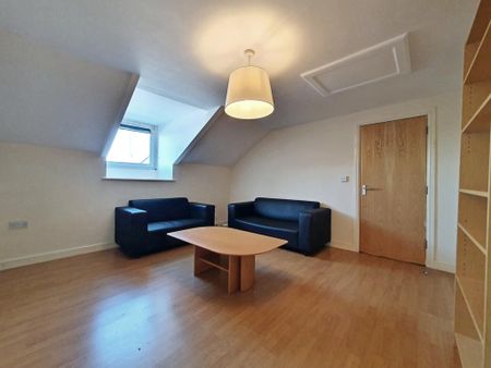 2 bedroom flat to rent - Photo 2