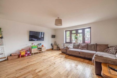 5 bedroom detached house to rent - Photo 3