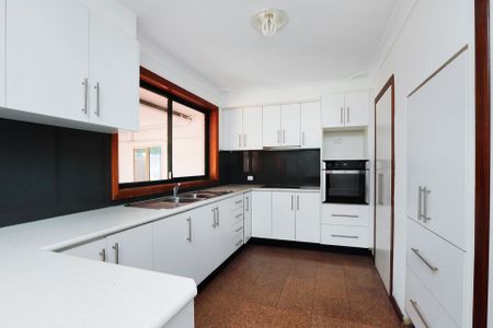 Neat Family Home - Photo 4