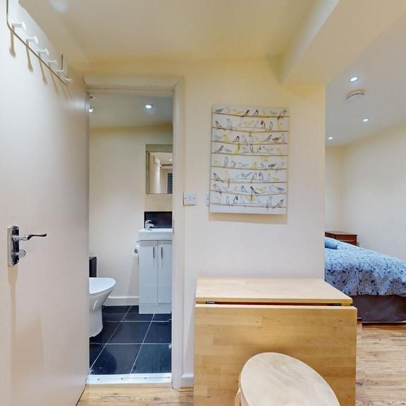 Studio to rent - Photo 1