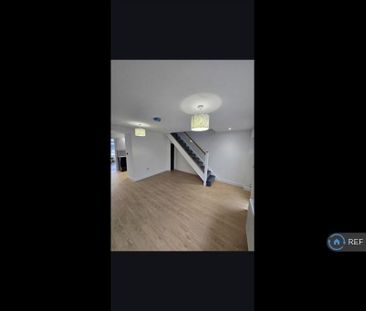 2 bedroom semi-detached house to rent - Photo 3
