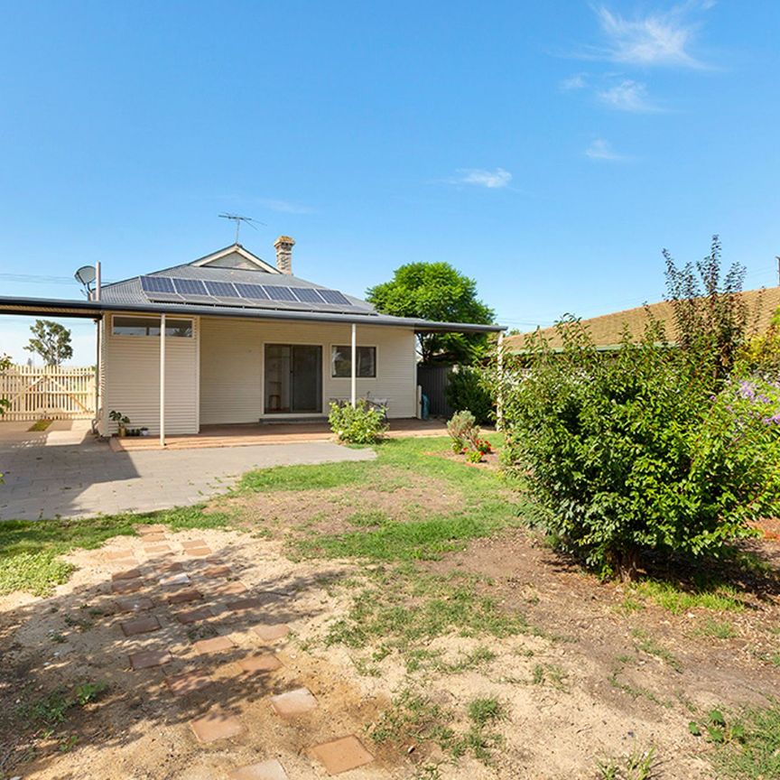 Three Bedroom Spacious Home - Photo 1
