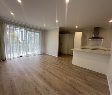 Unit 5, 73 Hobsonville Point Road, Hobsonville, Auckland - Photo 4