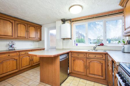 3 bedroom terraced house to rent - Photo 5