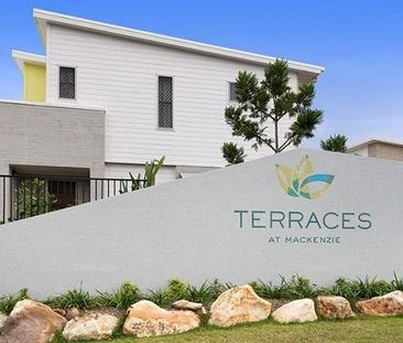 EXCLUSIVE TRI STOREY TOWNHOUSE IN GREAT LOCATION - Photo 3