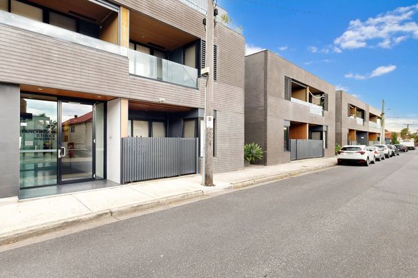 D2/42 Hutchinson Street, Brunswick East VIC 3057 - Photo 1