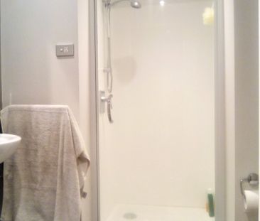 Tidy CBD Volt Apartment - Photo 3