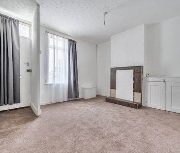 Terraced House to rent - Wykeham Street, Medway, ME2 - Photo 2