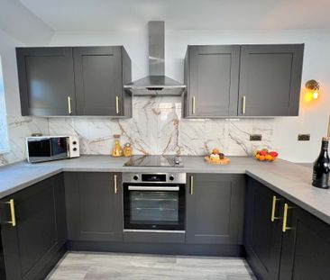 Stunning rooms in centrally located property close to hospital Bedr... - Photo 3