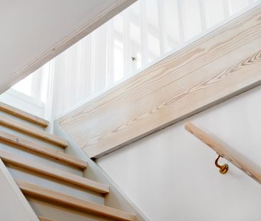 Spændende lejlighed i to plan i imponerende ejendom - Photo 1