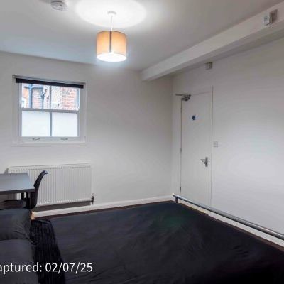 Room 3, 38 Heslington Road - Photo 1