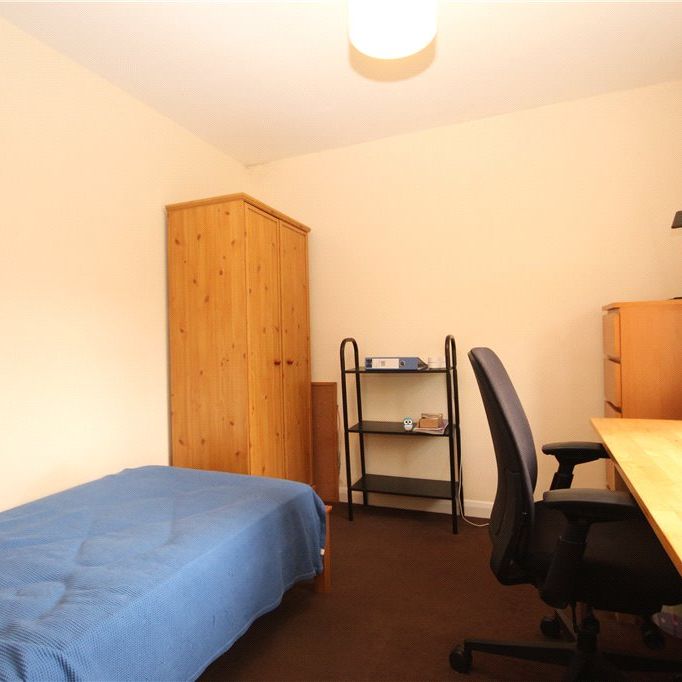 Manor Road, Guildford, GU2 9NQ - Photo 1