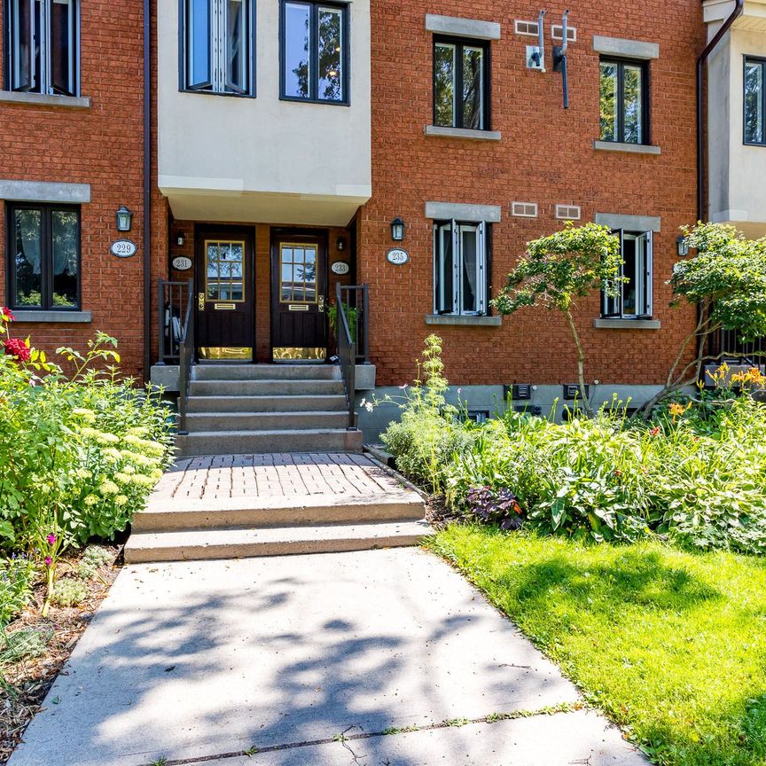 For Lease - 233 Mart Circle Unit# 59, Manor Park - Cardinal Glen and Area, Ontario - Photo 1