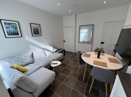 3 bedroom end of terrace house to rent - Photo 2