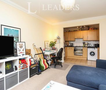 1 bedroom flat to rent - Photo 3
